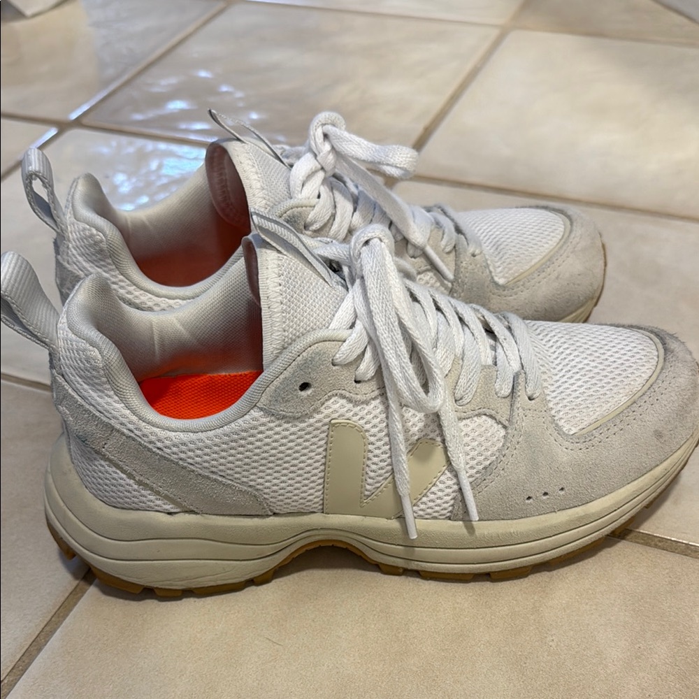 Veja Venturi TrainerAthletic Sneakers